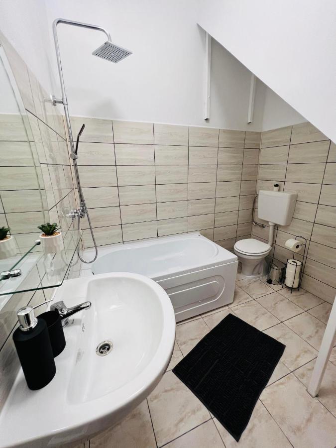 Apartament In Regim Hotelier King Mediaş Екстериор снимка